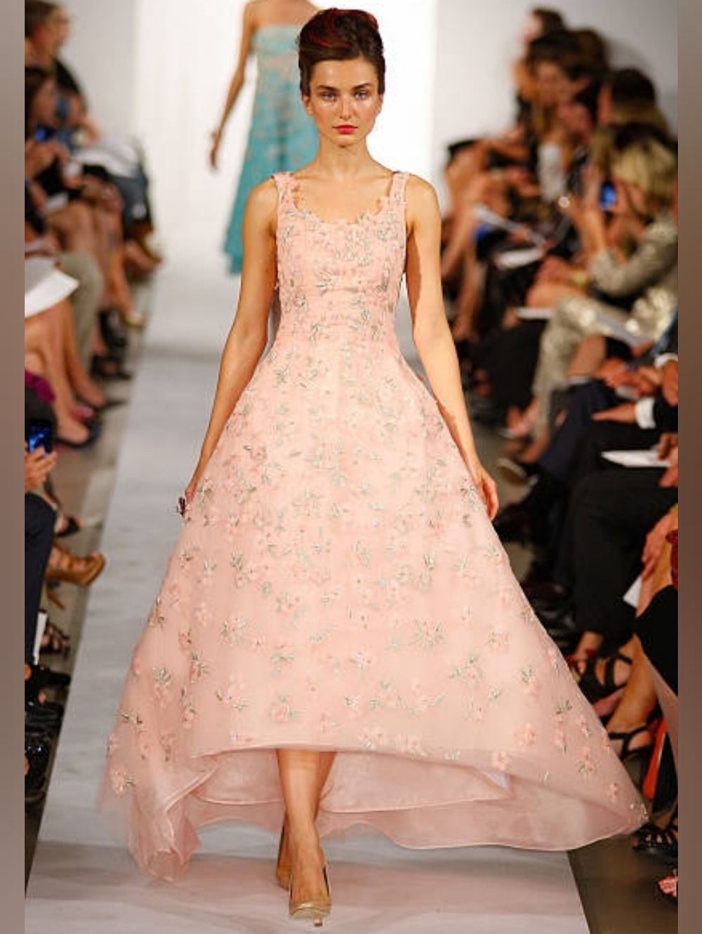 $12,500 OSCAR DE LA RENTA SOFT PINK SILK FLORAL ESTABLISHED RUNWAY GOWN US 6